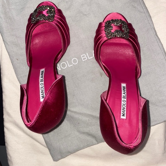 Manolo Blahnik Hangisi Satin D'Orsay pump - Picture 8 of 10